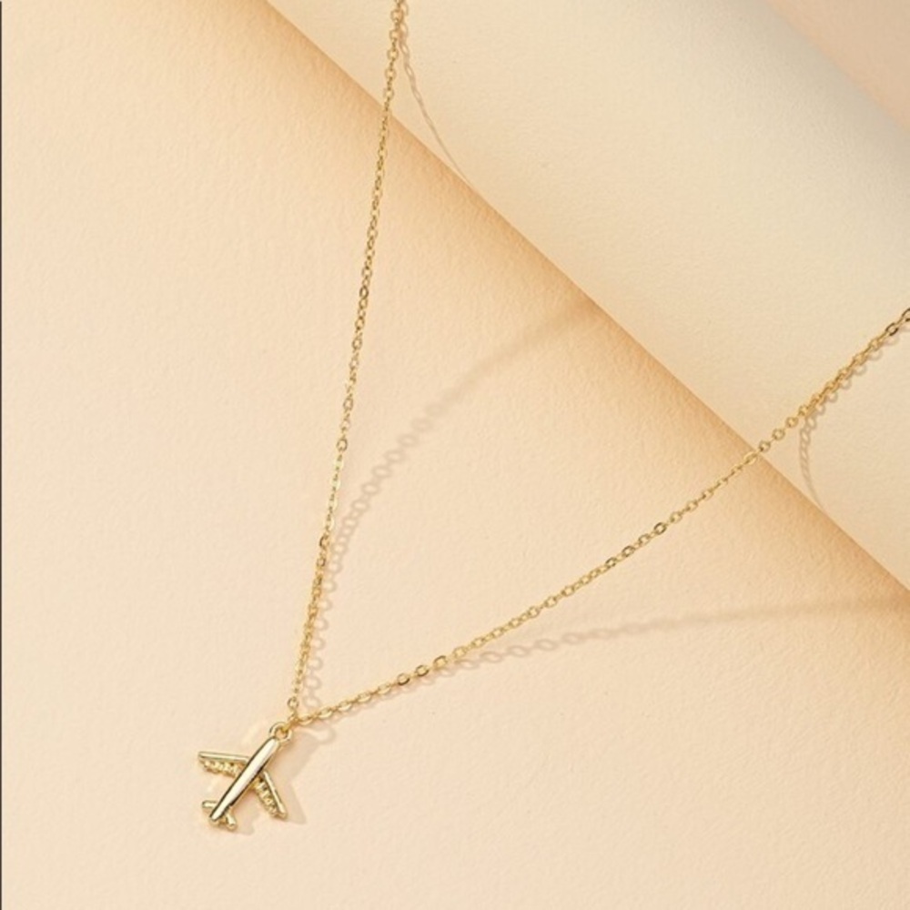 3/$30 💛 Plane Charm Necklace